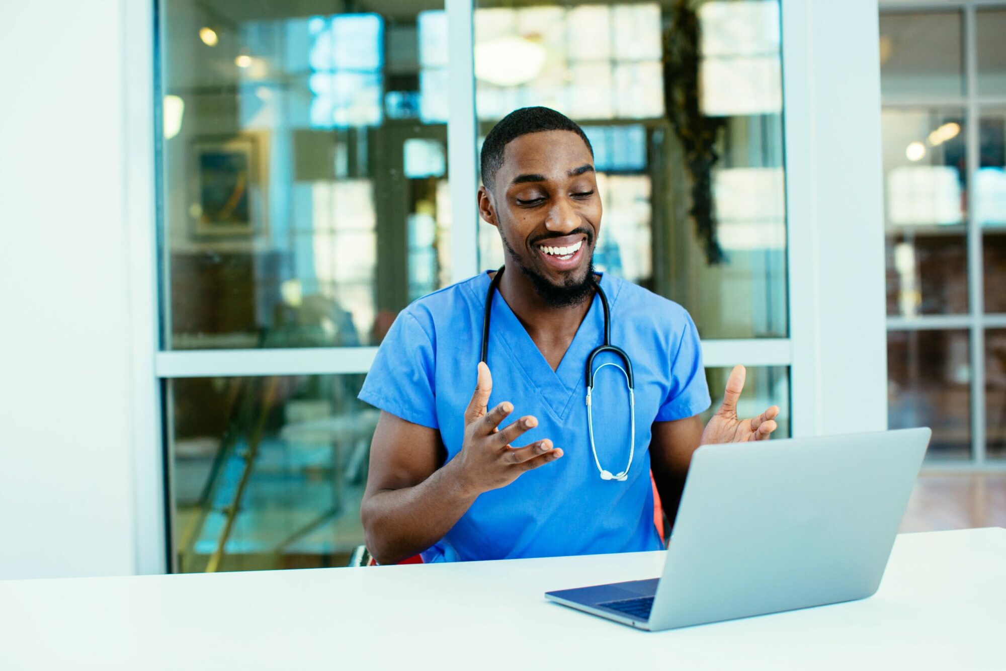 Healthcare worker using digital solution to deliver virtual care